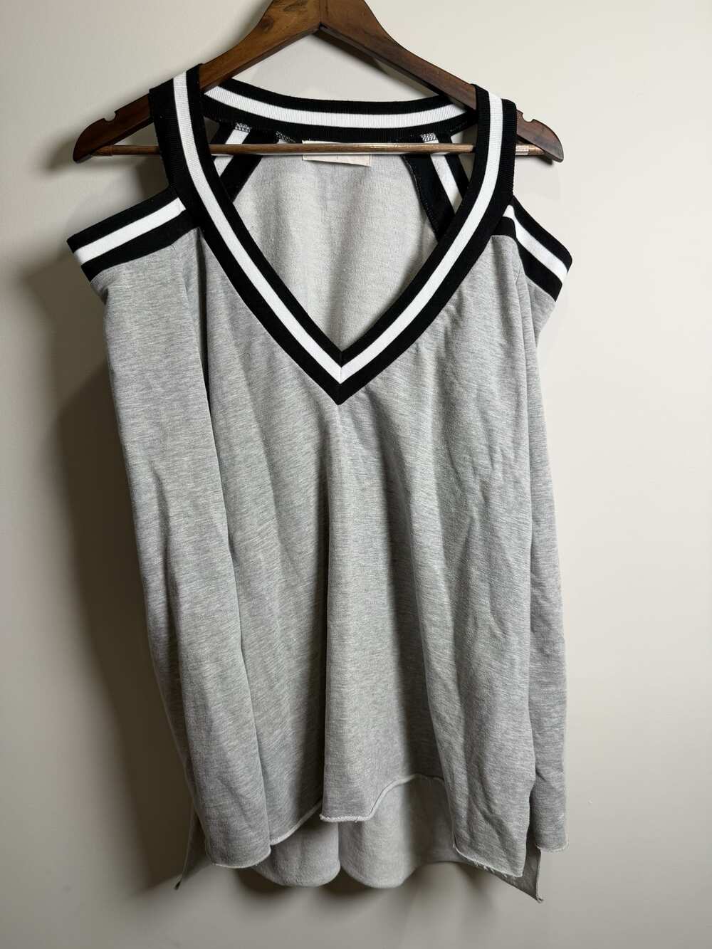 Project Social T Urban Outfitters Gray Cold-Shoulder Long-Sleeve Top Size S